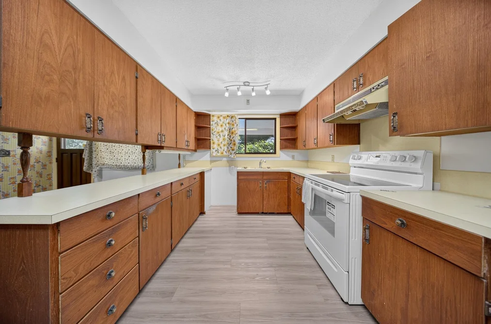 10730 MCDONALD ROAD, Chilliwack BC V2P 7L6, Chilliwack BC — Residential for Sale - Photo 2