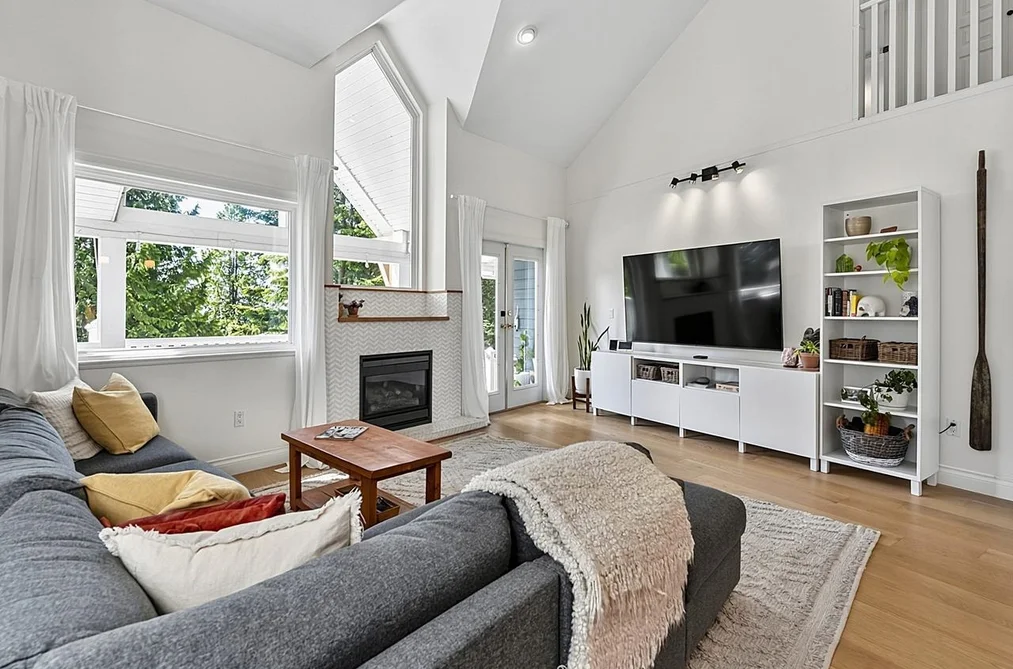 1074 KILMER ROAD, North Vancouver, BC — Residential for Sale — Photo 7 of 35