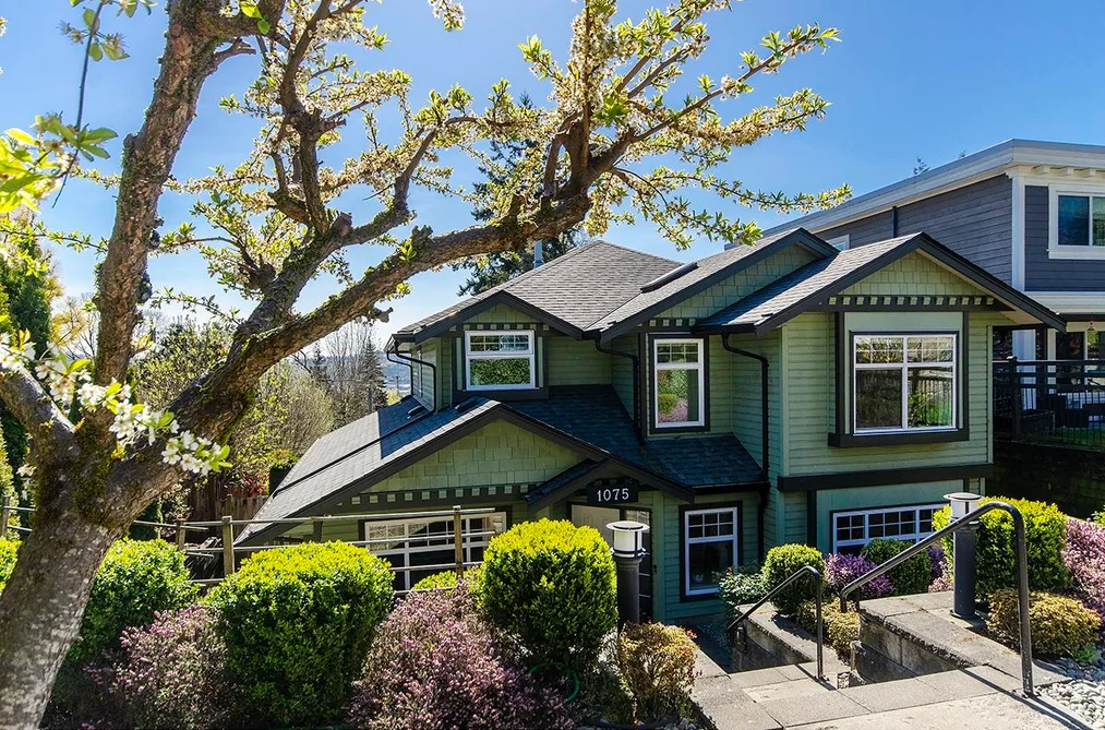 1075 Adderley St, North Vancouver, BC - MLS: R3175553