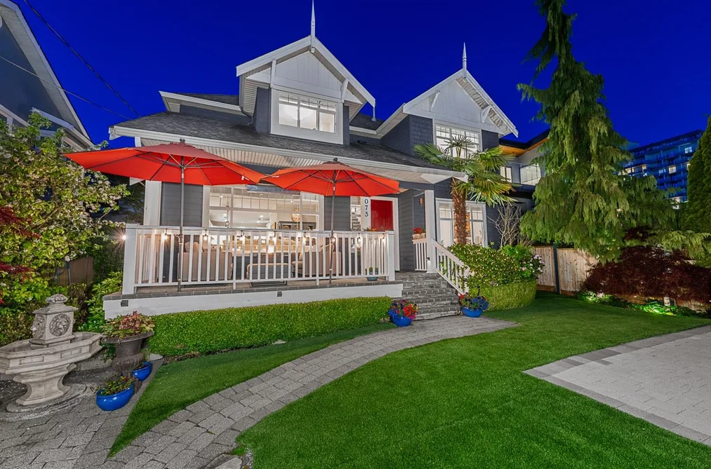 House for sale at 1075 Esplanade Avenue West Vancouver British Columbia - MLS: R3150541