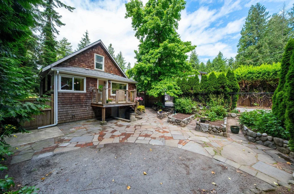 1075 GLADWIN DRIVE, North Vancouver BC V7R 1A1, North Vancouver BC — Residential for Sale - Photo 4
