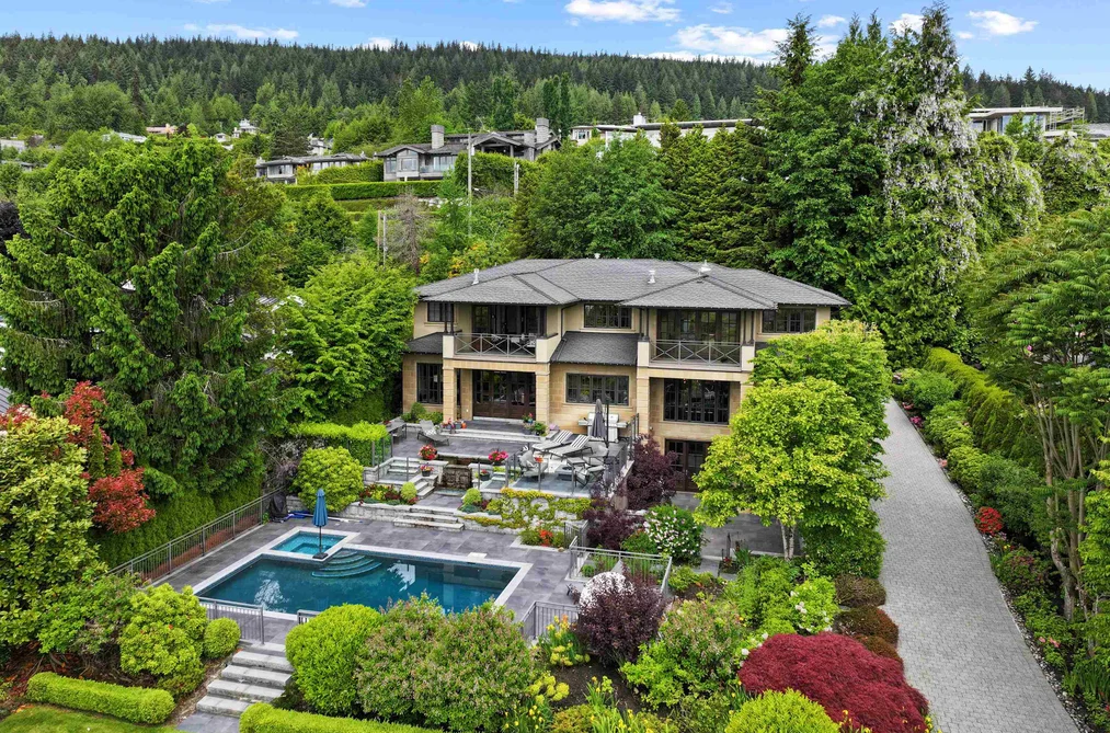 House for sale at 1075 Groveland Road West Vancouver British Columbia - MLS: R3114947