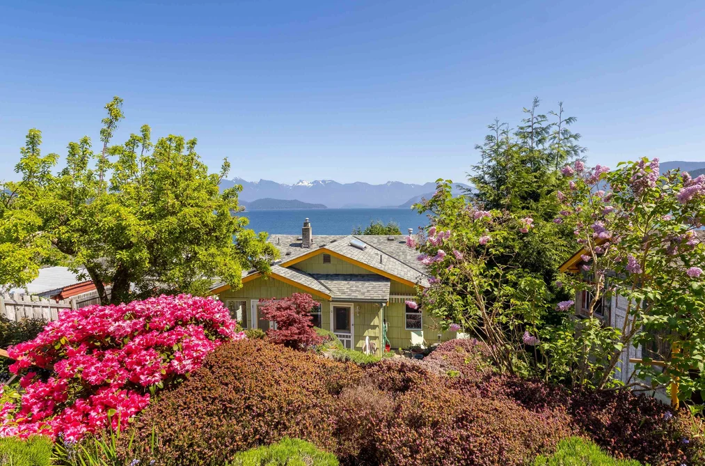 House for sale at 1077 Point Road Gibsons British Columbia - MLS: R3120739
