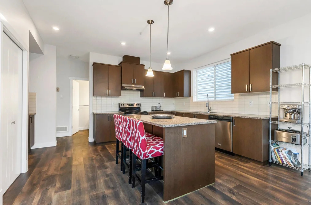 10777 ERSKINE STREET, Maple Ridge BC V2W 0E9, Maple Ridge BC — Residential for Sale - Photo 2