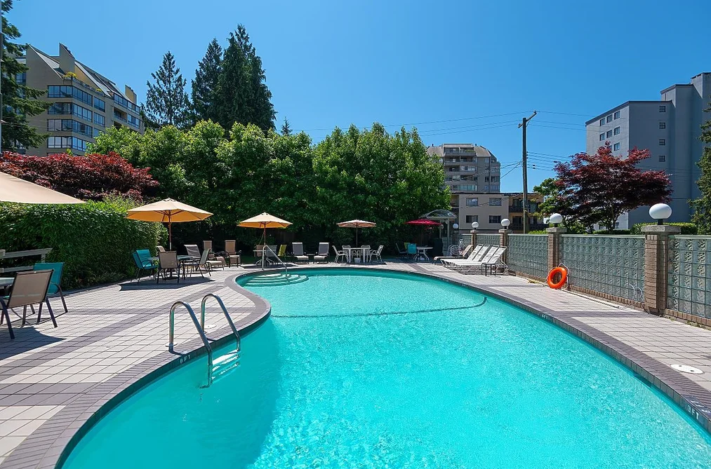 Condo for sale at 108 1425 Esquimalt Avenue West Vancouver British Columbia - MLS: R3140715