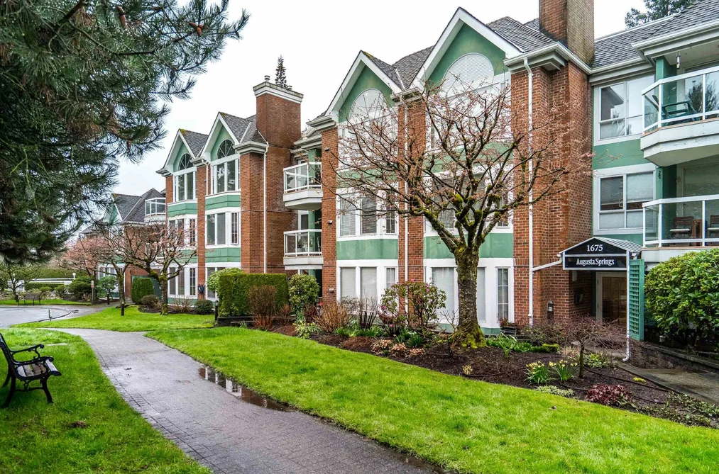 Condo for sale at 108 1675 Augusta Avenue Burnaby British Columbia - MLS: R3126693