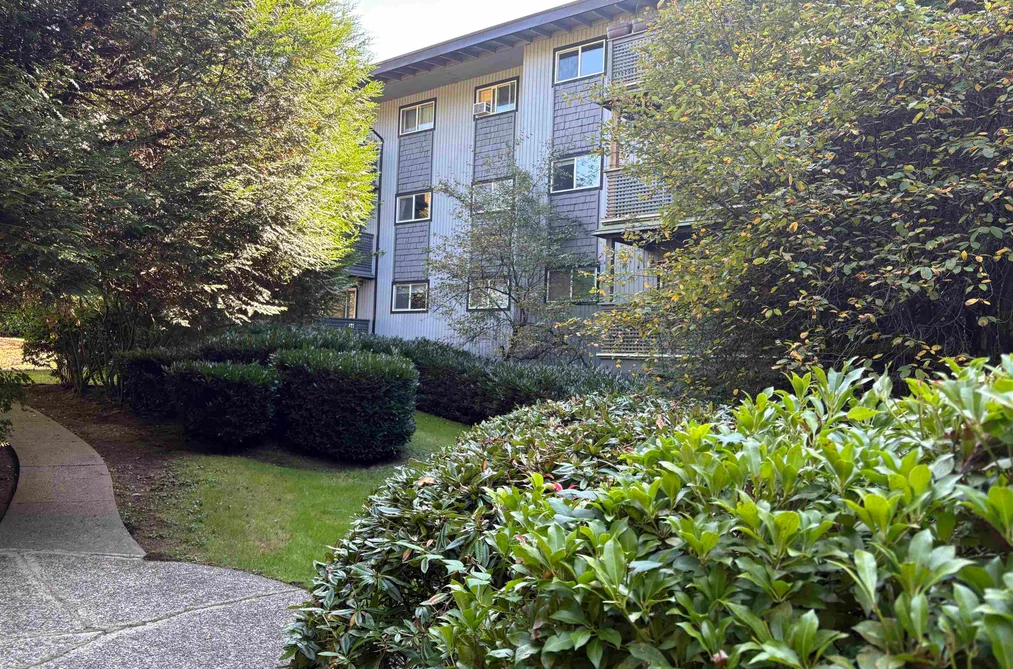 Condo for sale at 108 200 Westhill Place Port Moody British Columbia - MLS: R3056253