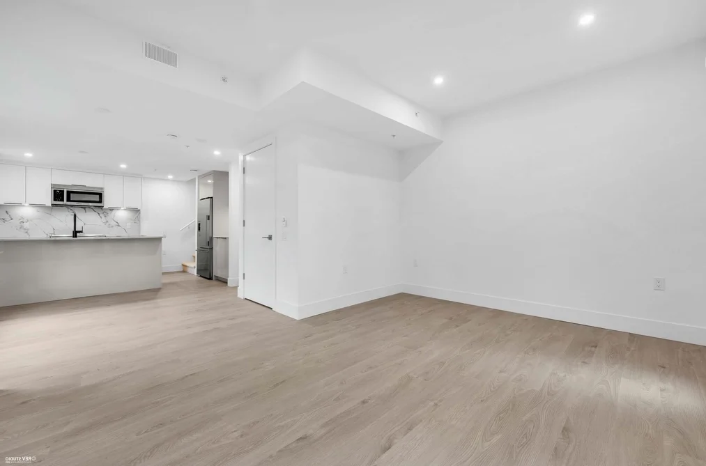 108 2073 E 1 AVENUE, Vancouver BC V5N 1B6, Vancouver BC — Residential for Sale - Photo 2