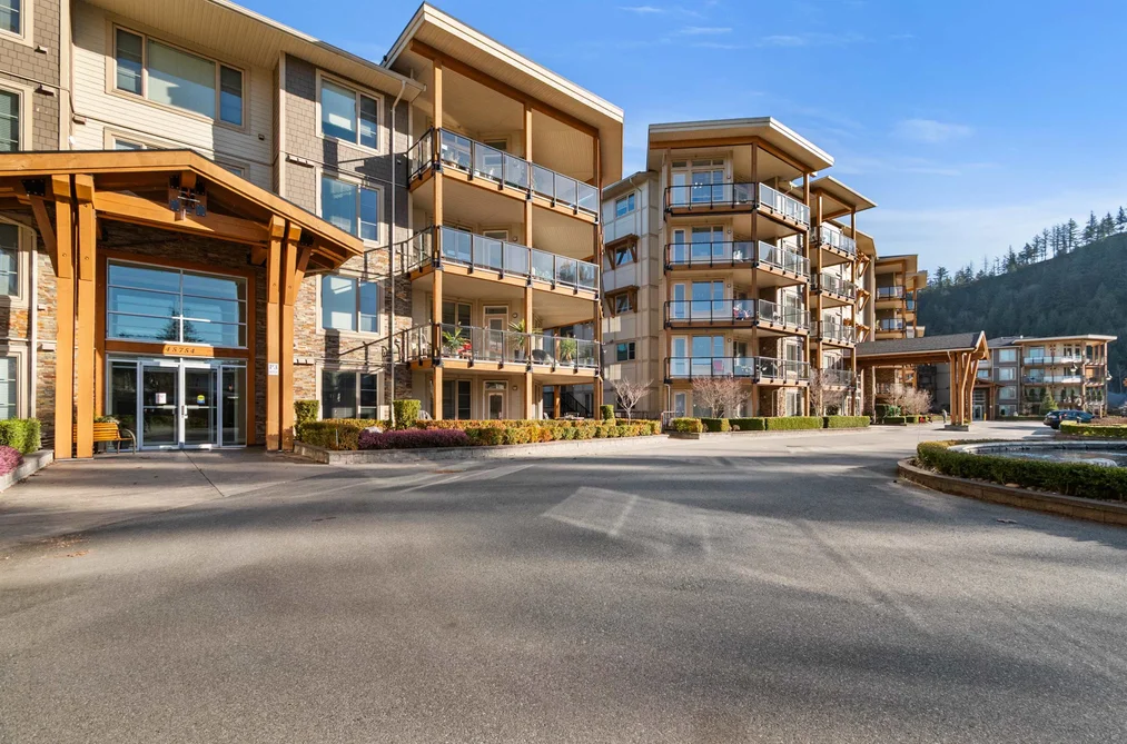 Condo for sale at 108 45754 Keith Wilson Road Chilliwack British Columbia - MLS: R3118288
