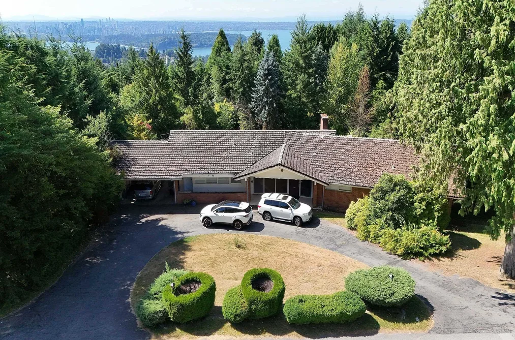 House for sale at 1084 Groveland Road West Vancouver British Columbia - MLS: R3035305