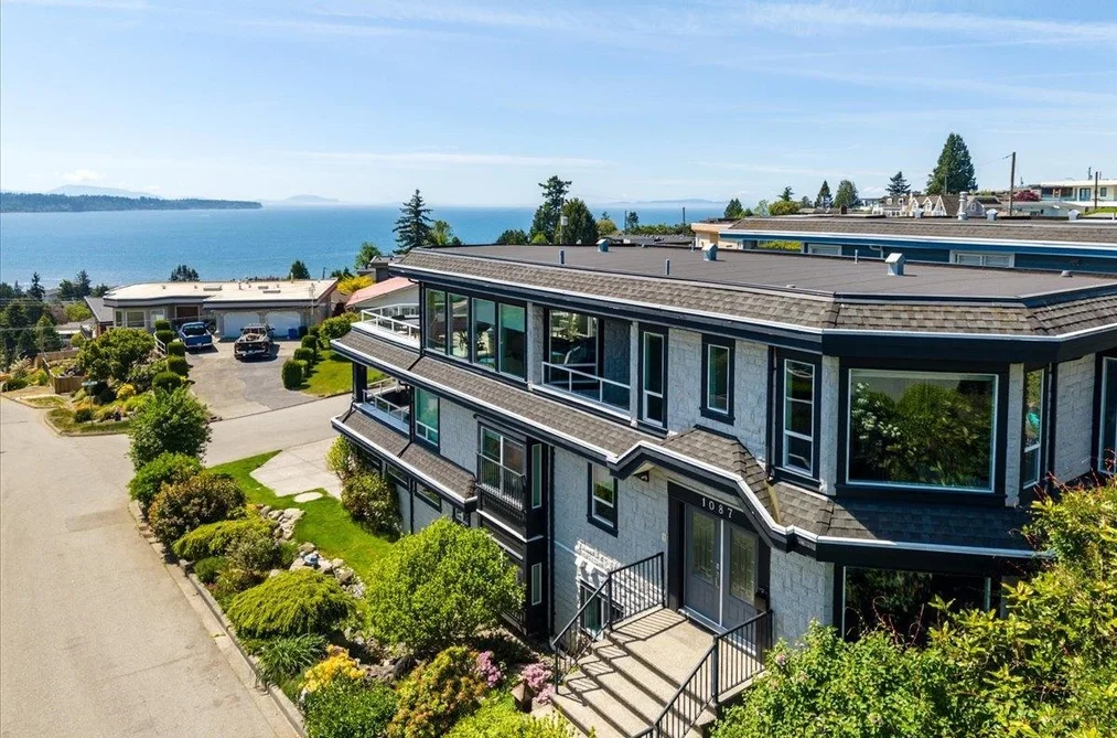 House for sale at 1087 Finlay Street White Rock British Columbia - MLS: R3126183
