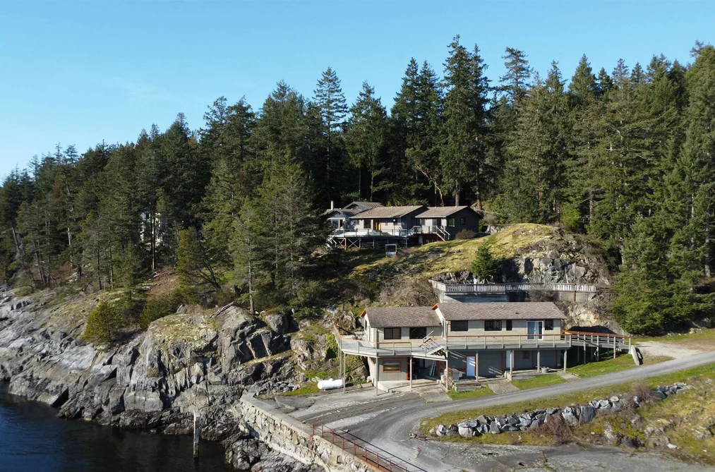 House for sale at 10881 Sunshine Coast Highway Halfmoon Bay British Columbia - MLS: R3036253
