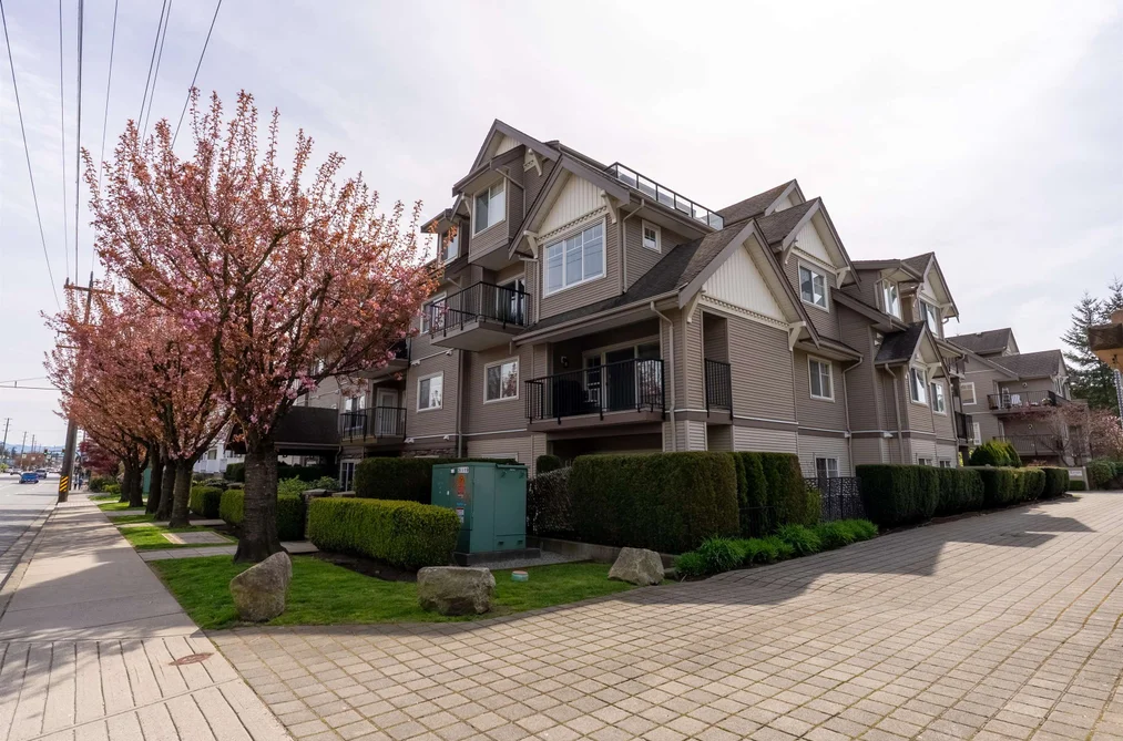 Condo for sale at 109 22150 Dewdney Trunk Road Maple Ridge British Columbia - MLS: R3096363