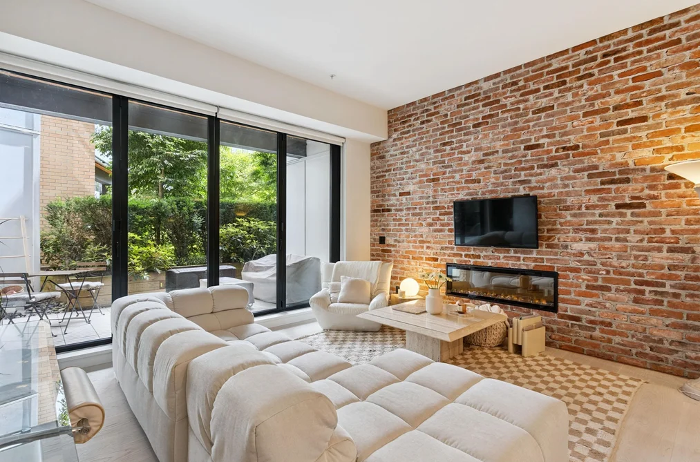 Condo for sale at 109 300 Salter Street New Westminster British Columbia - MLS: R3120296
