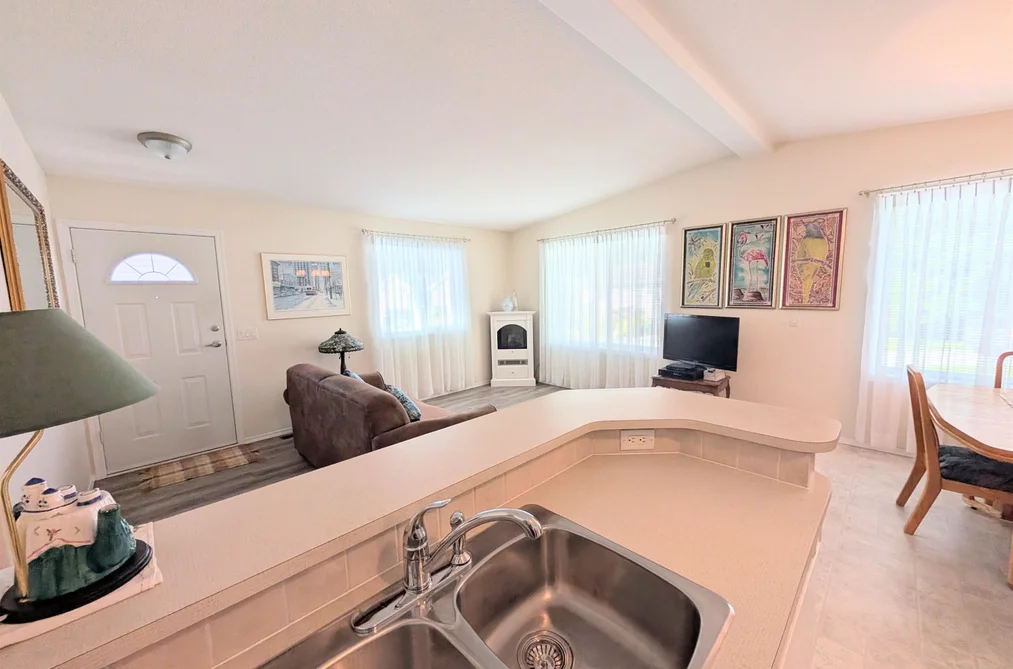 109 4510 101 HIGHWAY, Sechelt BC V0N 3A1, Sechelt BC — Residential for Sale - Photo 4