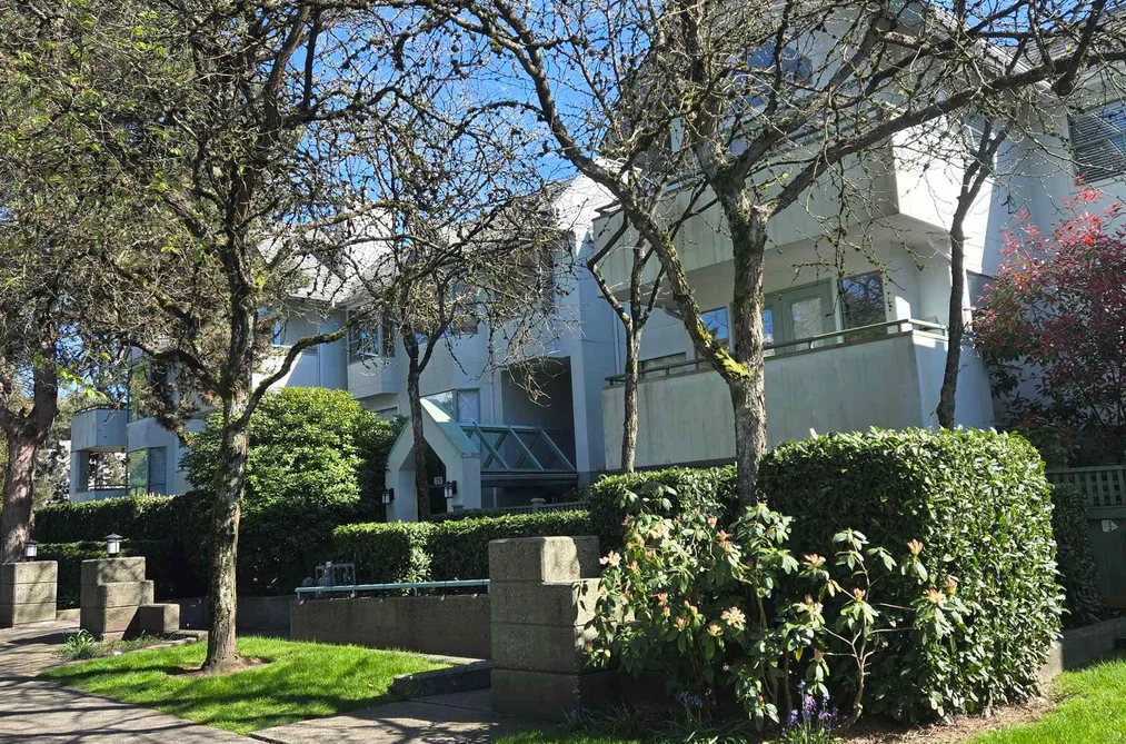 Condo for sale at 109 5250 Victory Street Burnaby British Columbia - MLS: R3161123