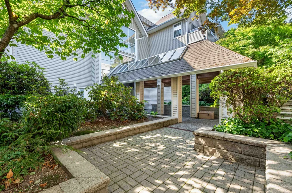 Condo for sale at 109 5375 Victory Street Burnaby British Columbia - MLS: R3154490