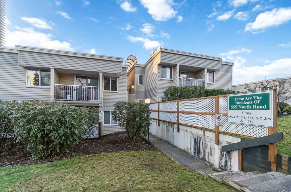 Condo for sale at 109 555 North Road Coquitlam British Columbia - MLS: R3083022