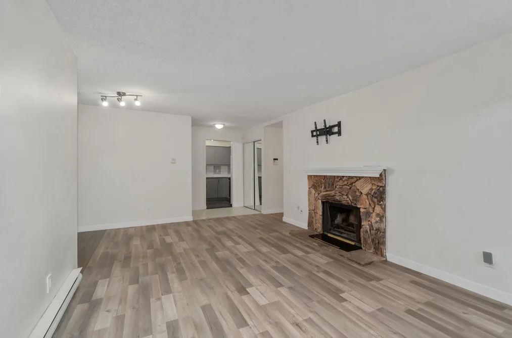 109 555 NORTH ROAD, Coquitlam BC V3J 1N8, Coquitlam BC — Residential for Sale - Photo 4