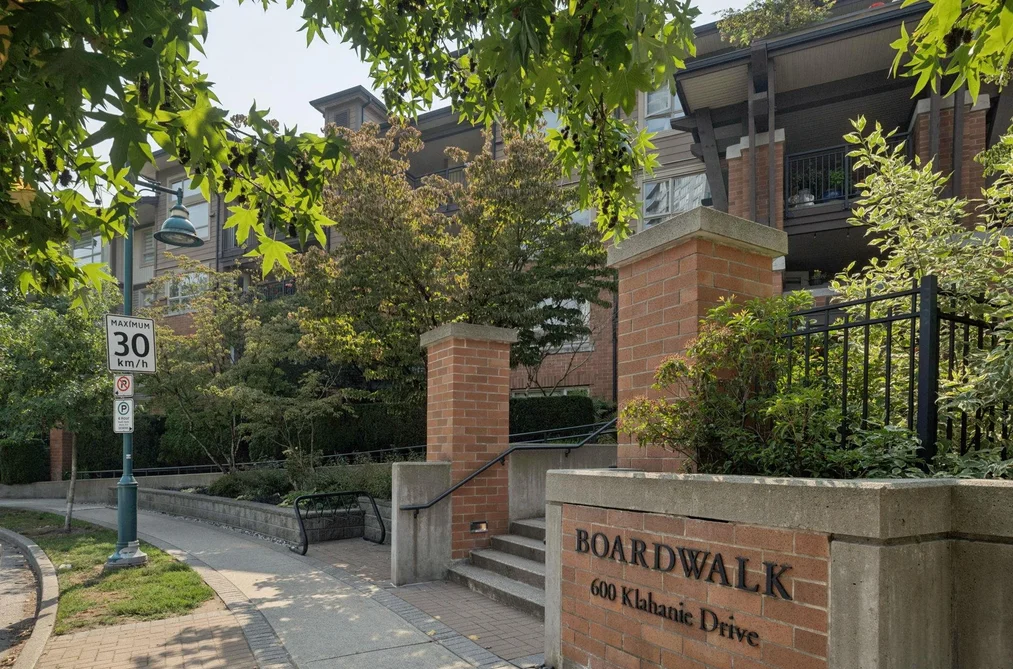 Condo for sale at 109 600 Klahanie Drive Port Moody British Columbia - MLS: R3156446