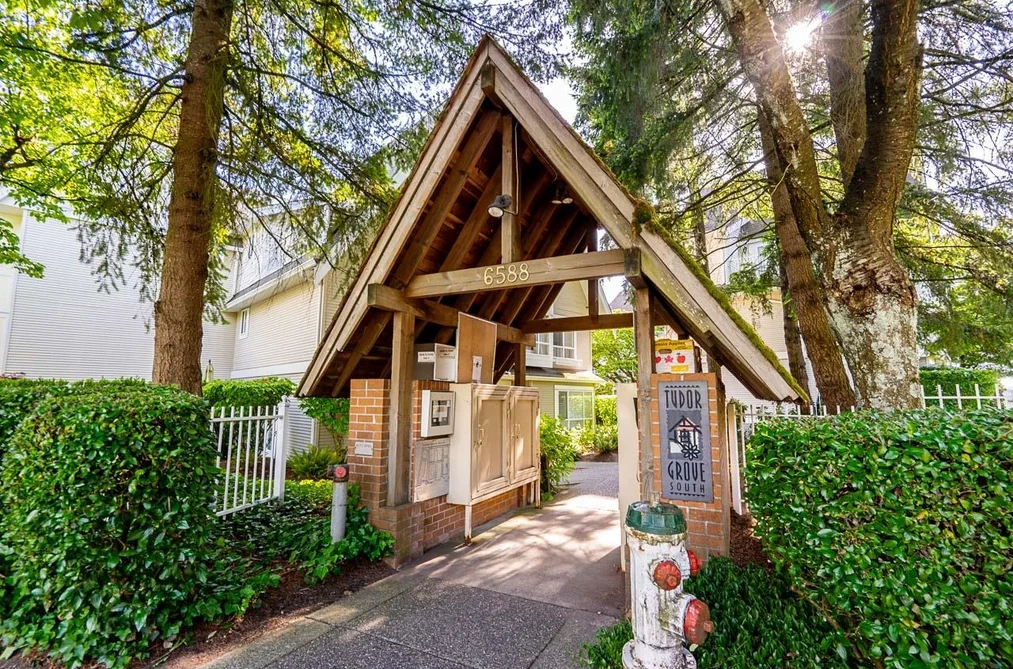 109 6588 SOUTHOAKS CRESCENT, Burnaby BC V5E 4K1, Burnaby BC — Residential for Sale - Photo 2