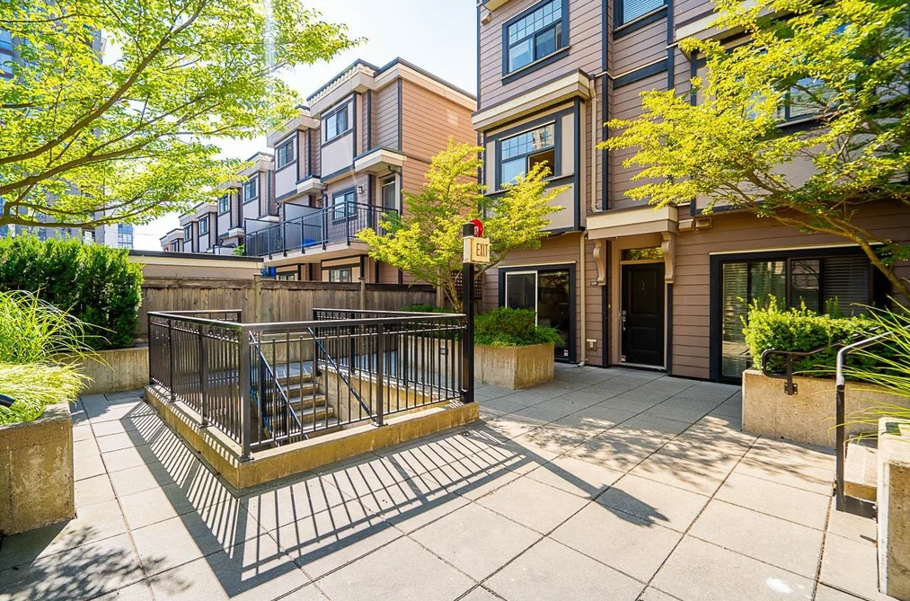 109 828 ROYAL AVENUE, New Westminster BC V3M 1J9, New Westminster BC — Residential for Sale - Photo 2