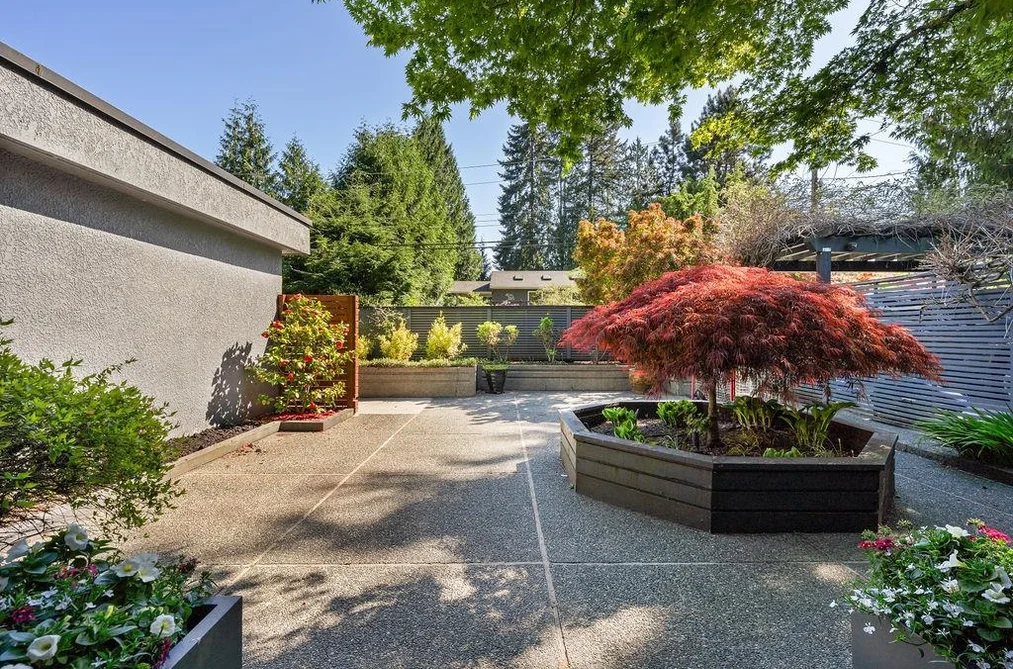 1098 LINNAE AVENUE, North Vancouver BC V7R 1Z4, North Vancouver BC — Residential for Sale - Photo 2
