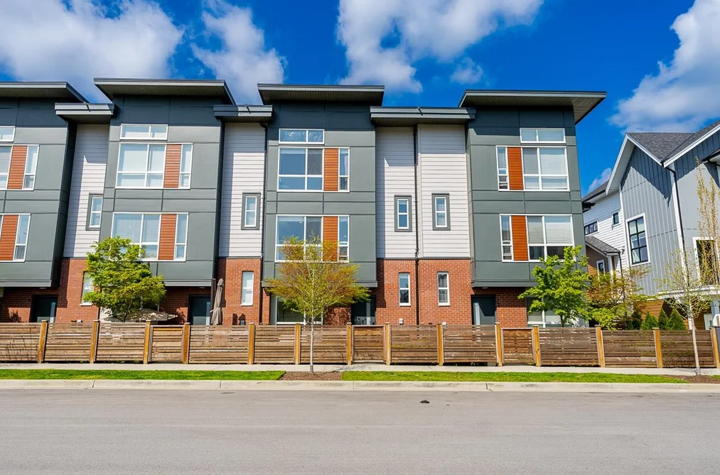 11 20134 81A AVENUE, Langley BC V2Y 4L4, Langley BC — Residential for Sale - Photo 2
