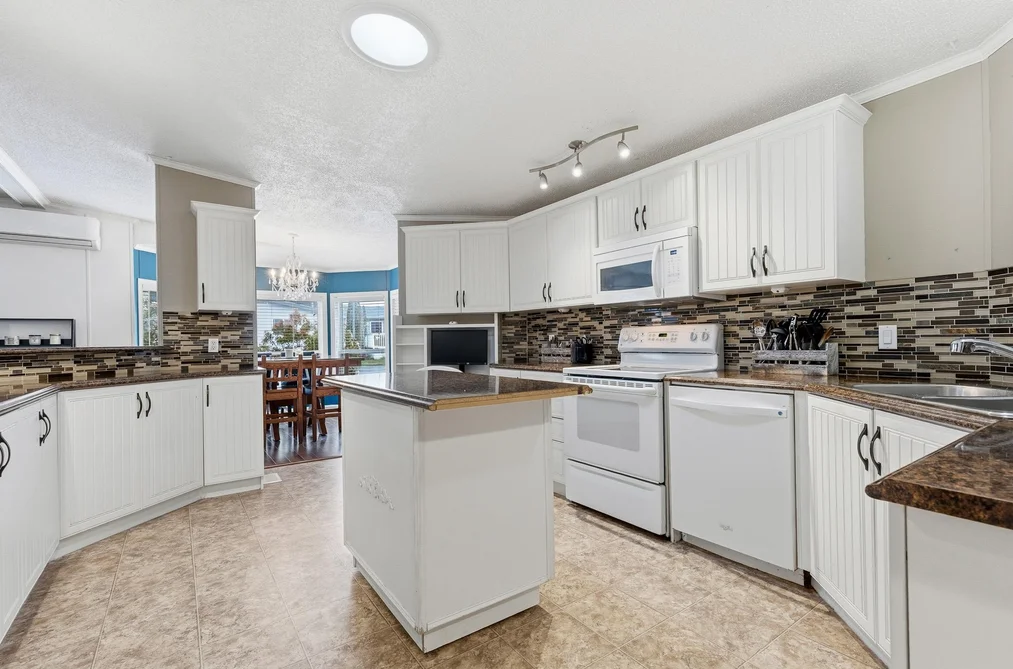 11 44565 MONTE VISTA DRIVE, Chilliwack BC V2R 5Y4, Chilliwack BC — Residential for Sale - Photo 2