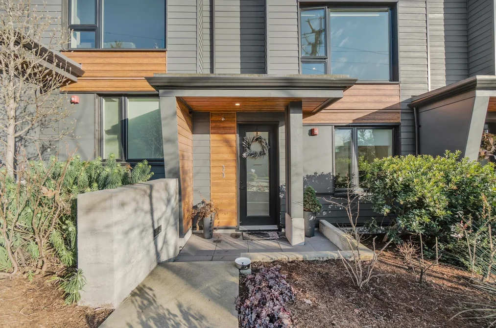 11 528 E 2ND STREET, North Vancouver BC V7L 0G8, North Vancouver BC — Residential for Sale - Photo 2