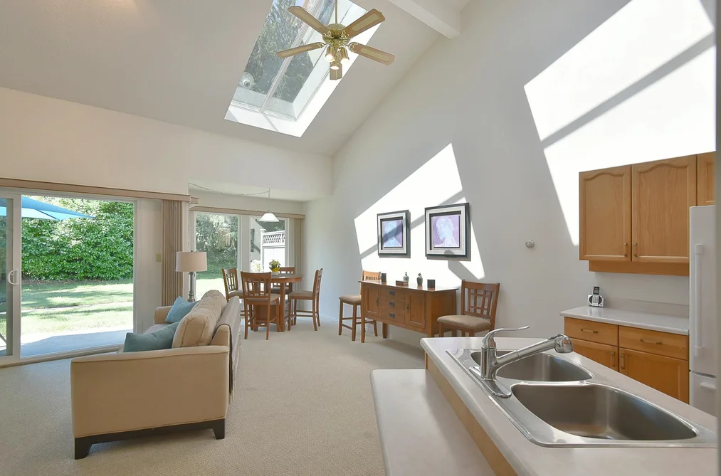 11 5761 WHARF AVENUE, Sechelt BC V0N 3A0, Sechelt BC — Residential for Sale - Photo 2