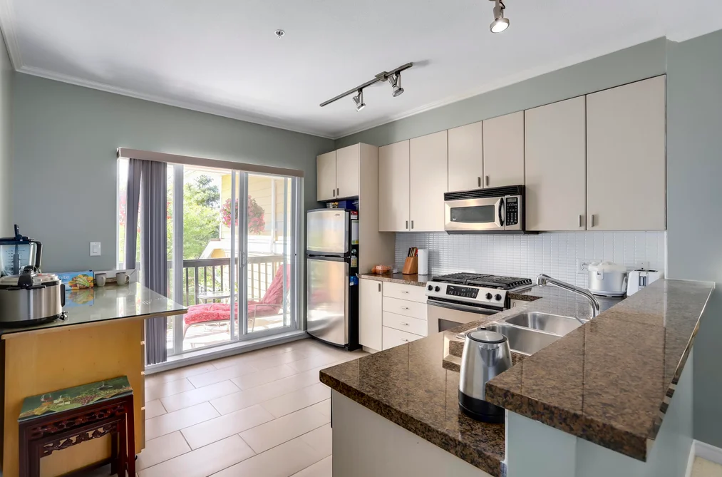 11 6878 SOUTHPOINT DRIVE, Burnaby BC V3N 5E4, Burnaby BC — Residential for Sale — Photo 3 of 8