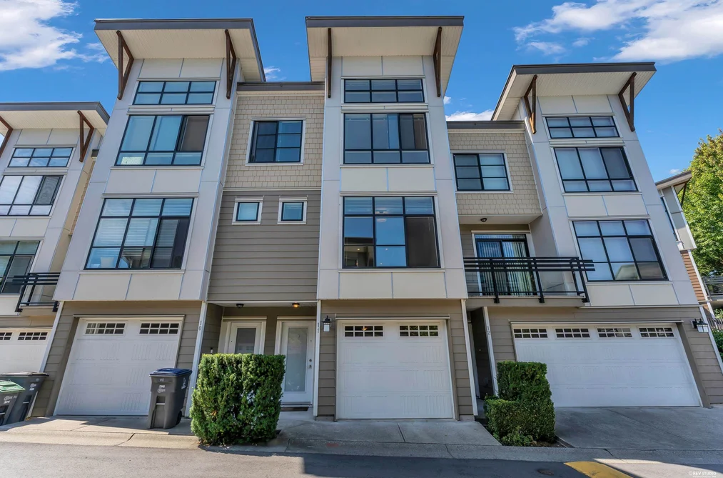 Townhouse for sale at 11 9989 E Barnston Drive Surrey British Columbia - MLS: R3154037