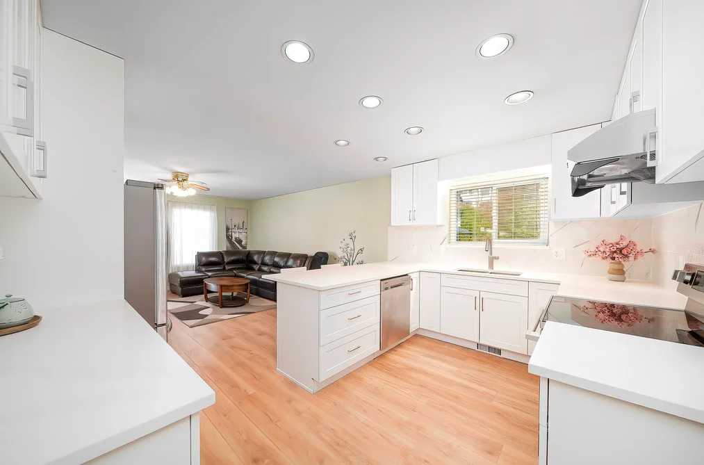 11 HARBOUR PLACE, Port Moody BC V3H 4J8, Port Moody BC — Residential for Sale - Photo 4