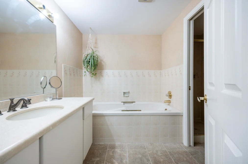 110 15300 17 AVENUE, Surrey BC V4A 8Y6, Surrey BC — Residential for Sale - Photo 2