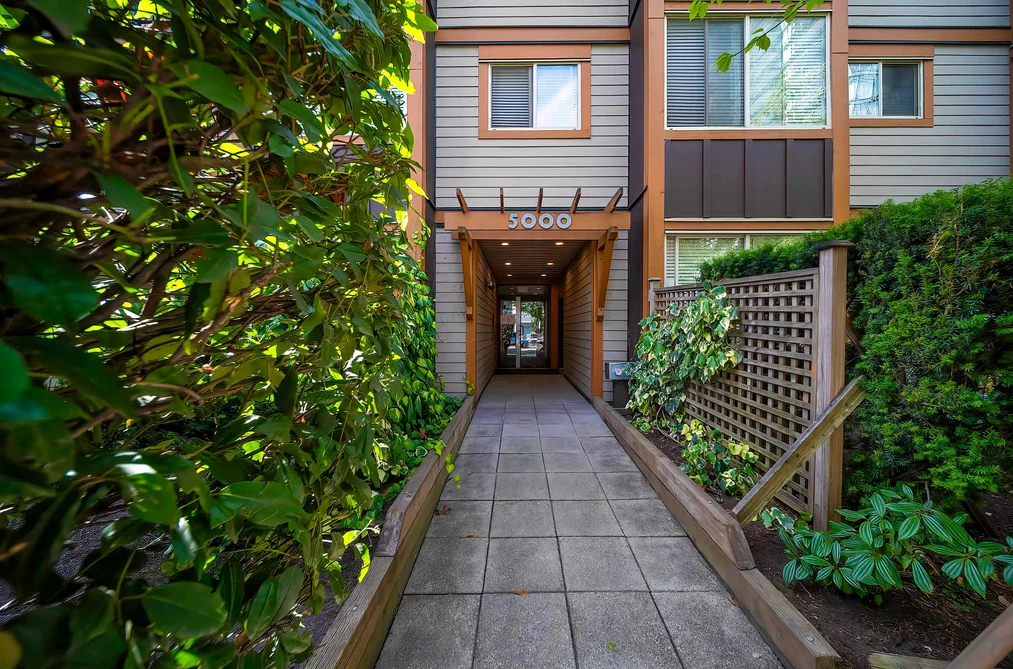 Condo for sale at 110 5000 Imperial Street Burnaby British Columbia - MLS: R3074205