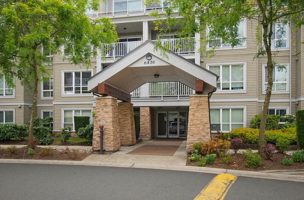 Condo for sale at 110 6430 194 Street Surrey British Columbia - MLS: R3144639