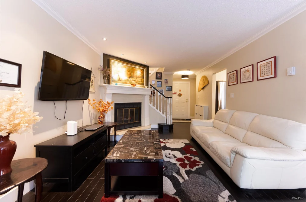 Condo for sale at 110 777 Eighth Street New Westminster British Columbia - MLS: R3162178