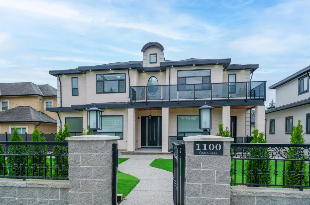 House for sale at 1100 Como Lake Avenue Coquitlam British Columbia - MLS: R3104257