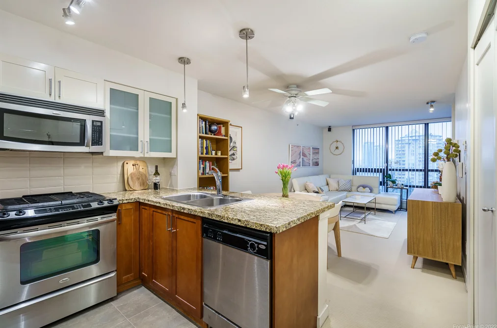 Condo for sale at 1102 1 Renaissance Square New Westminster British Columbia - MLS: R3131700