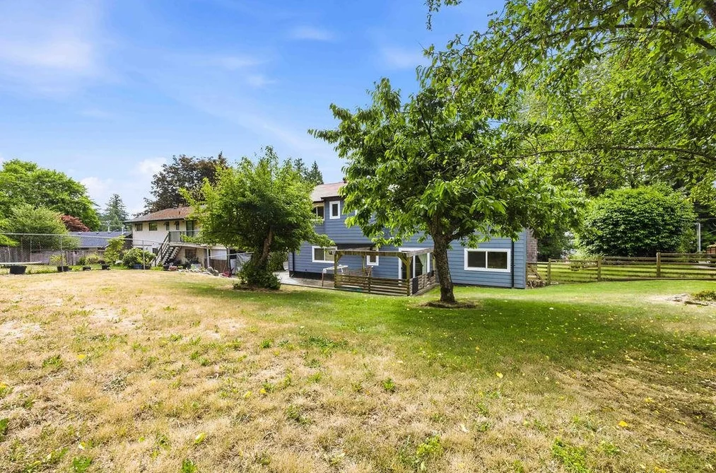 1102 GRANDVIEW ROAD, Gibsons BC V0N 1V3, Gibsons BC — Residential for Sale - Photo 2