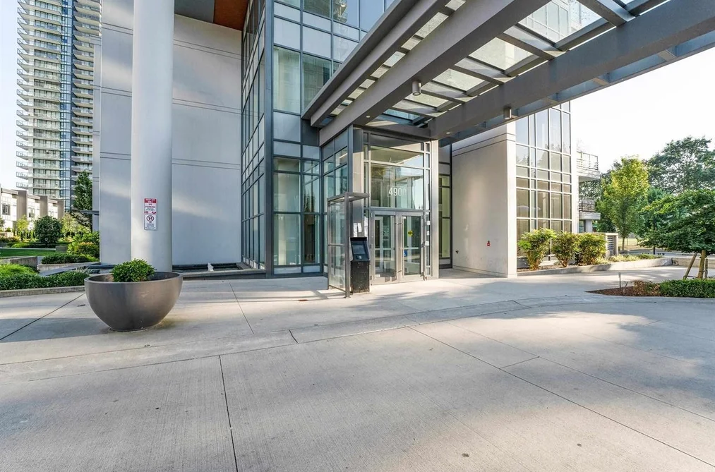 1104 4900 LENNOX LANE, Burnaby BC V5H 0G9, Burnaby BC — Residential for Sale - Photo 2