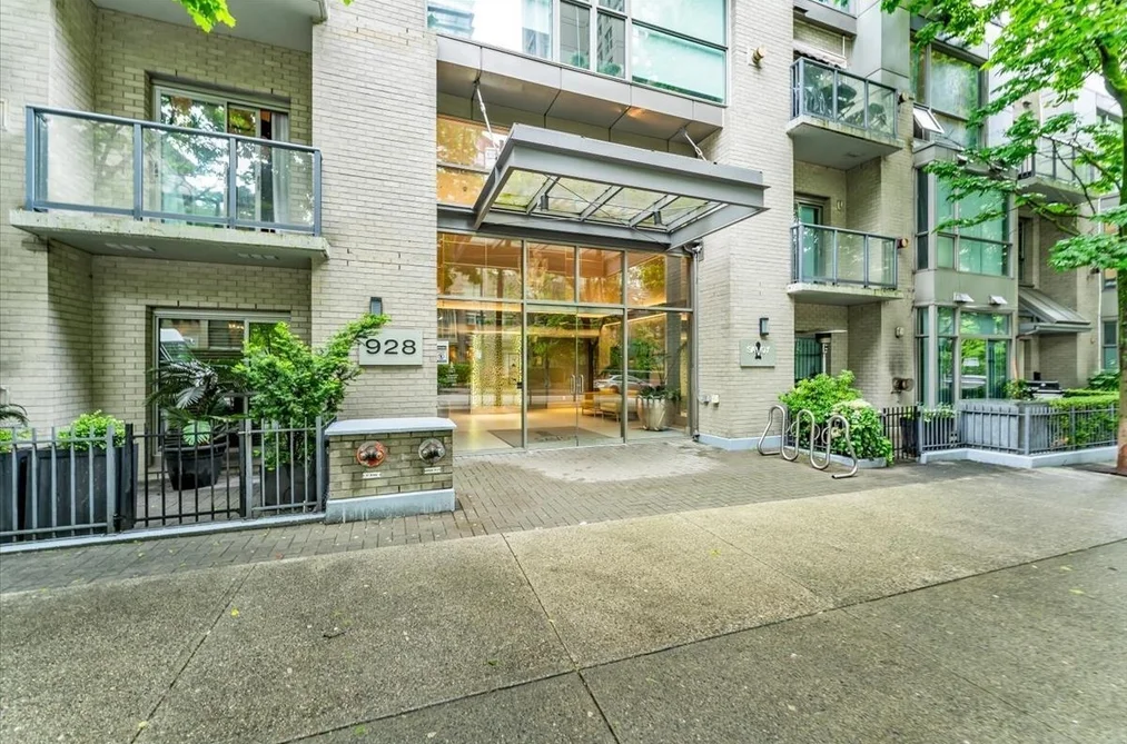 1104 928 RICHARDS STREET, Vancouver BC V6B 6P6, Vancouver BC — Residential for Sale — Photo 3 of 13