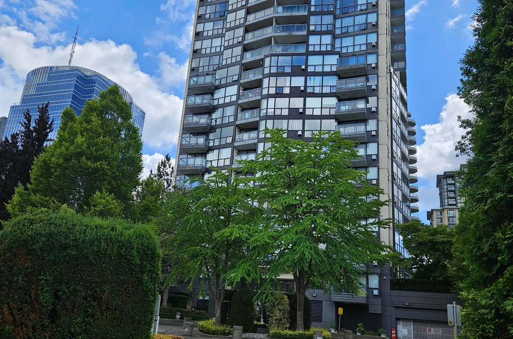 Condo for sale at 1105 10899 University Drive Surrey British Columbia - MLS: R3139387