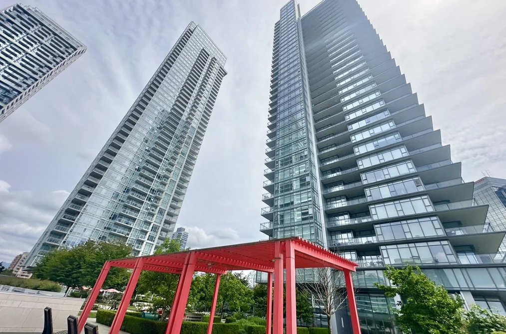 Condo for sale at 1106 6098 Station Street Burnaby British Columbia - MLS: R3125066