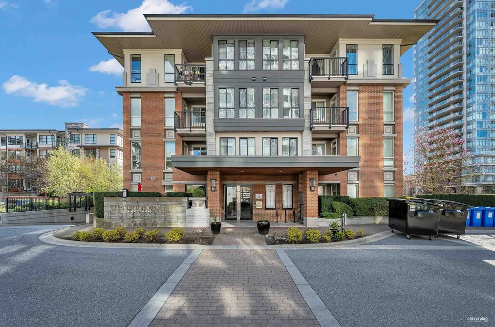 Condo for sale at 111 1135 Windsor Mews Coquitlam British Columbia - MLS: R3107995