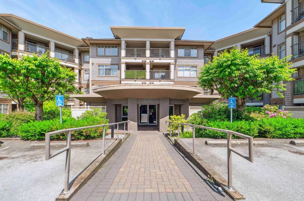 Condo for sale at 111 12238 224 Street Maple Ridge British Columbia - MLS: R3155487