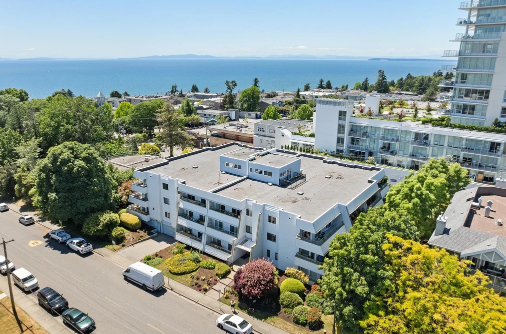 Condo for sale at 111 1341 George Street White Rock British Columbia - MLS: R3138177