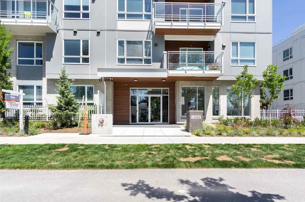 Condo for sale at 111 13963 105 Boulevard Surrey British Columbia - MLS: R3153834