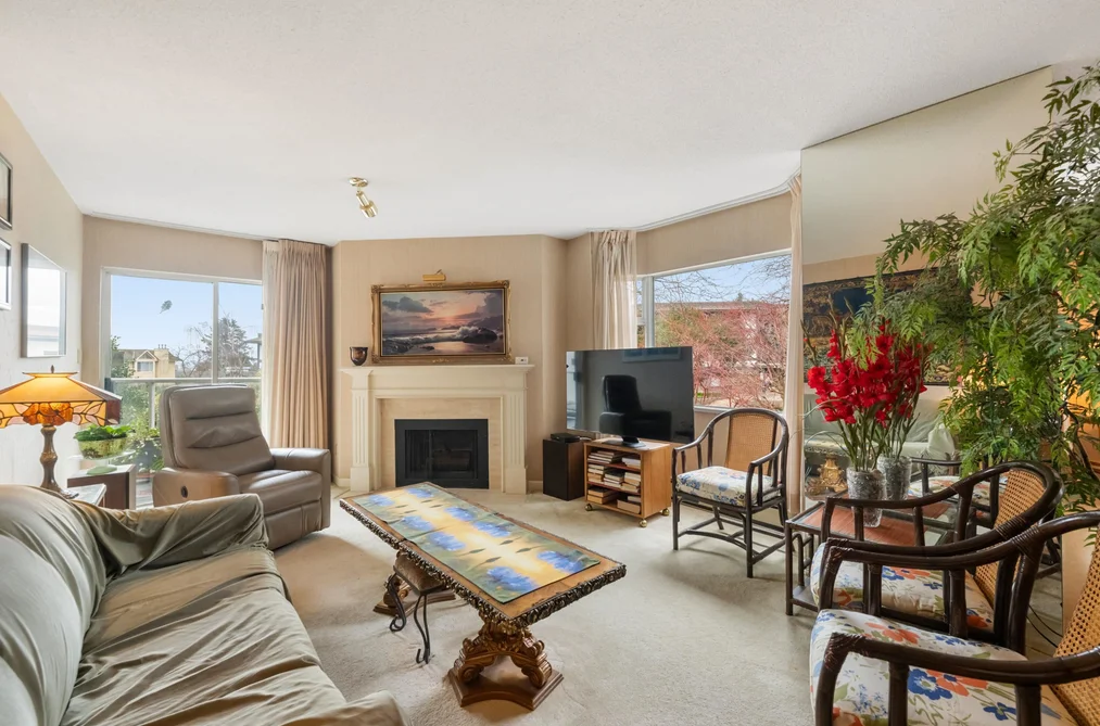 Condo for sale at 111 1442 Foster Street White Rock British Columbia - MLS: R3095049
